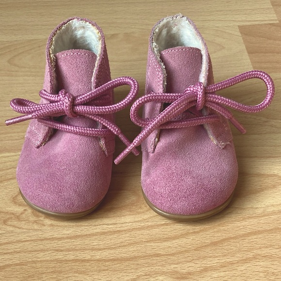 Cherokee: Pink suede chukka style boots. Size 1 (see dimensions in description) - Picture 5 of 8